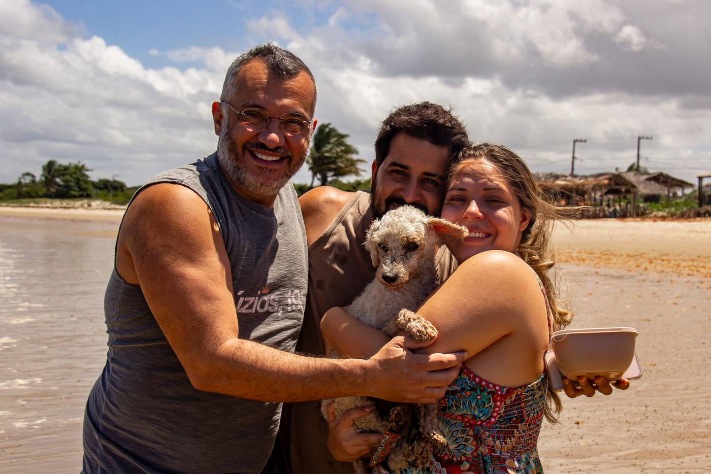 José Bob de vuelta con su familia en la playa